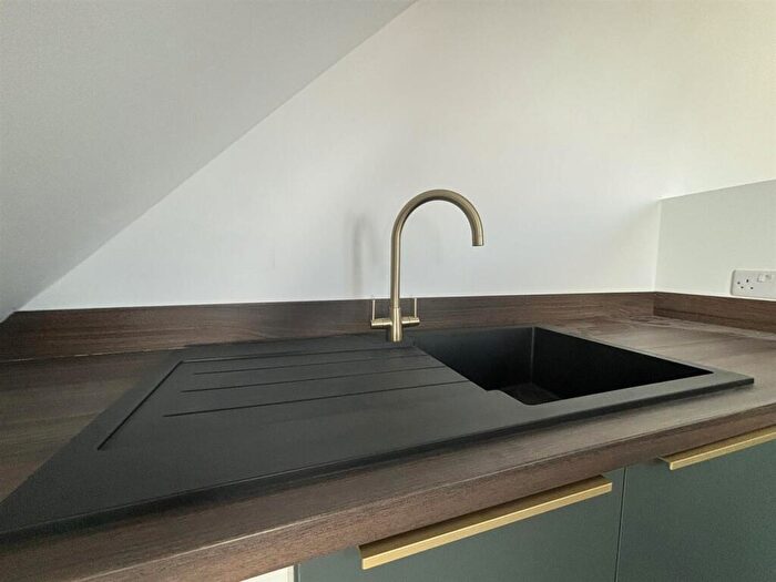 2 Bedroom Apartment To Rent In Chapel Lane, Hull, HU1