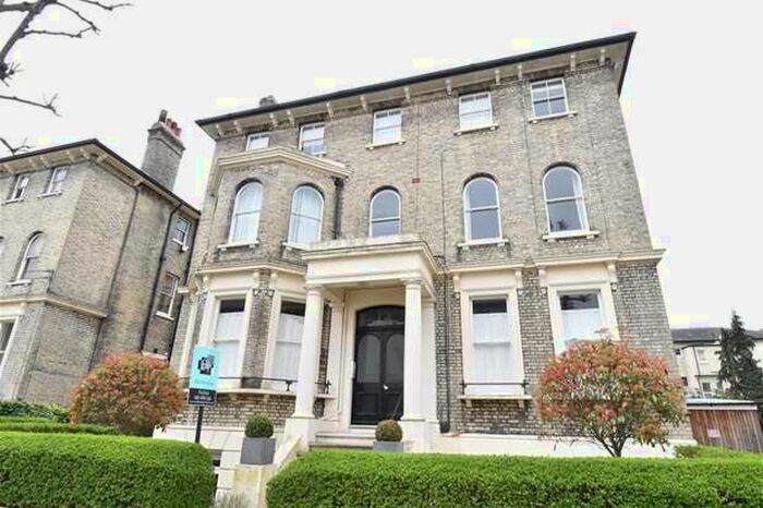 2 Bedroom Flat To Rent In Grove Road, Surbiton, KT6