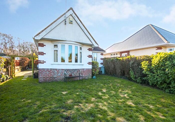2 Bedroom Bungalow To Rent In Viewings Now Full, BH15