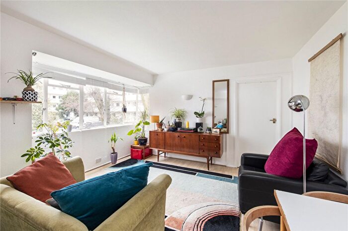 1 Bedroom Flat To Rent In Pullman Court, Streatham Hill, London, SW2