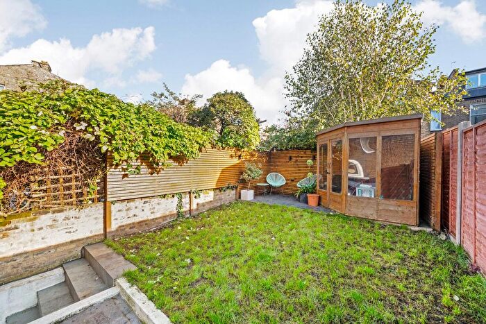 2 Bedroom Flat To Rent In Dalberg Road, Brixton, London, SW2