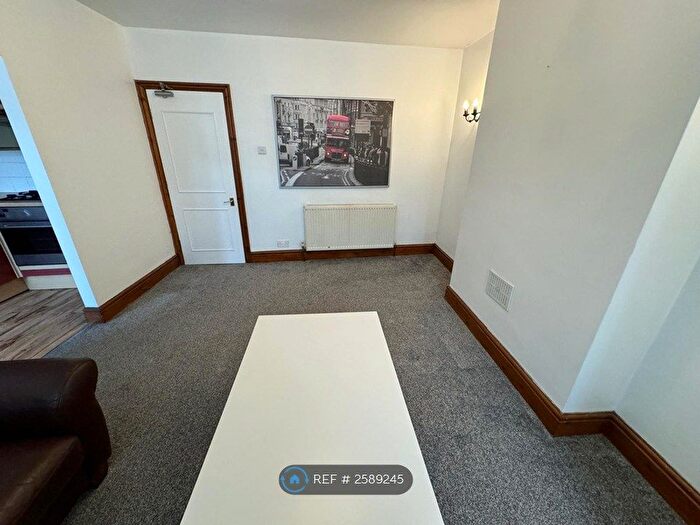 2 Bedroom Flat To Rent In Didsbury, Manchester, M20
