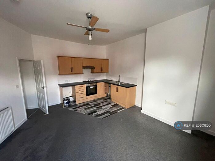 3 Bedroom Flat To Rent In Queen Street, Crewe, CW1