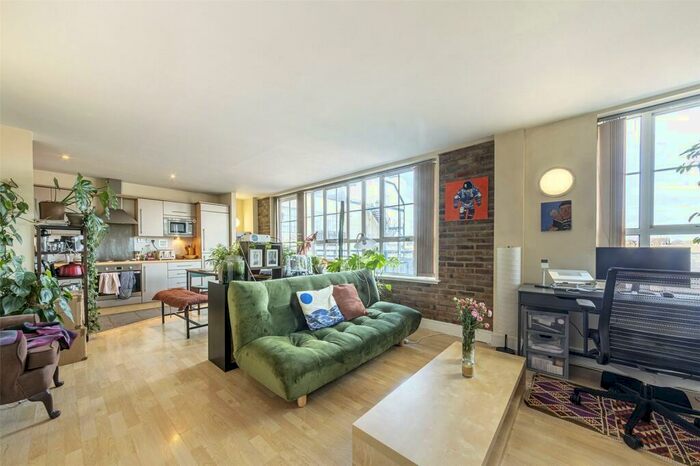 1 Bedroom Apartment To Rent In South City Court, Peckham Grove, Peckham, London, SE15