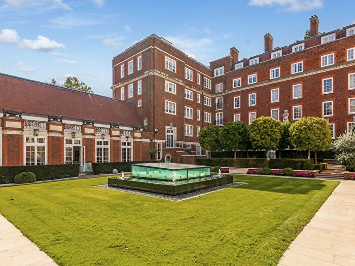 2 Bedroom Flat For Sale In Duchess Of Bedfords Walk, London, W8