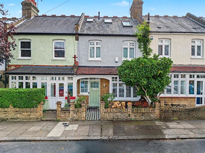 3 Bedroom Property To Rent In Radcliffe Avenue, Enfield, EN2