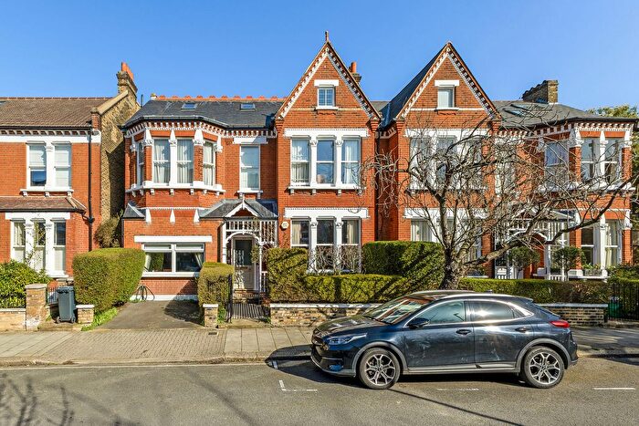 6 Bedroom Semi Detached House For Sale In Rollscourt Avenue, London, SE24