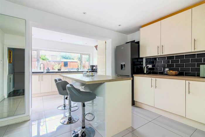 3 Bedroom House To Rent In Jessel Drive, Loughton, IG10