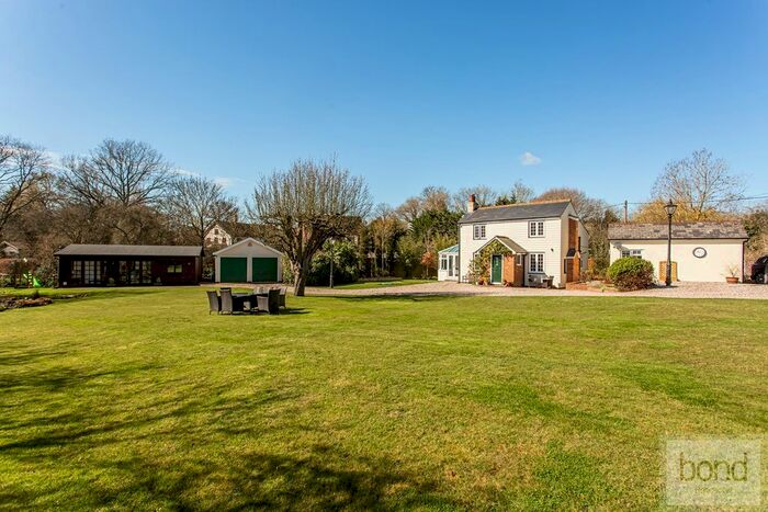 3 Bedroom Detached House For Sale In Coalhill, Rettendon Common, Chelmsford, CM3