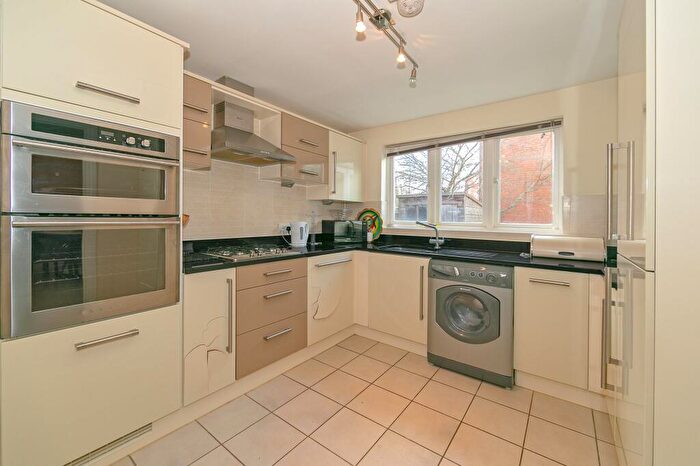 4 Bedroom Link Detached House For Sale In Bewdley Grove, Broughton, MK10