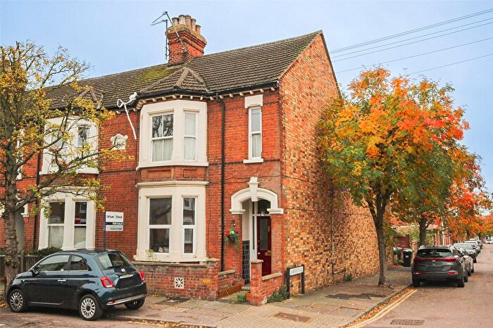 2 Bedroom Maisonette For Sale In Stanley Street, Bedford, Bedfordshire, MK41