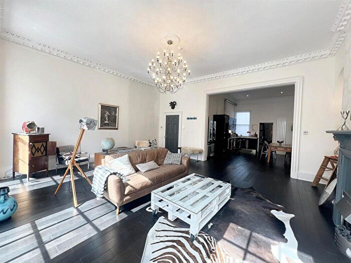 1 Bedroom Apartment For Sale In Milsom Street, Bath, BA1
