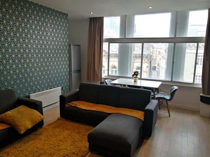 3 Bedroom Apartment To Rent In Produce Exchange Building, L2