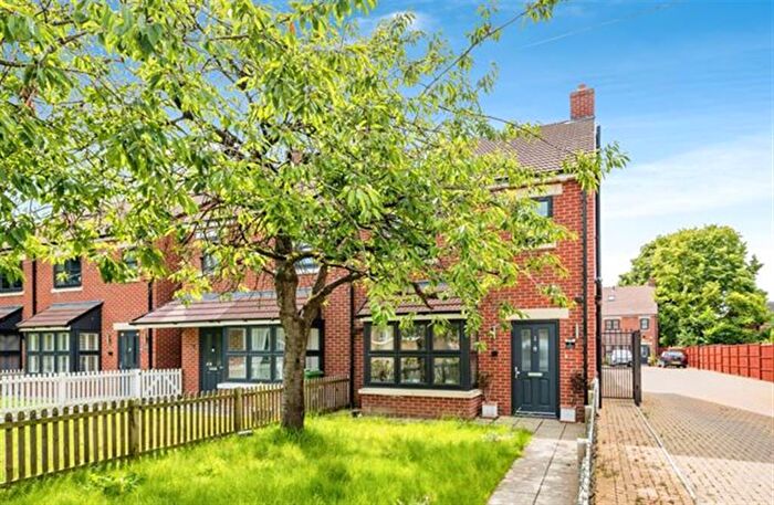 4 Bedroom Semi-Detached House For Sale In Wheatsheaf Gardens, Swindon, SN2