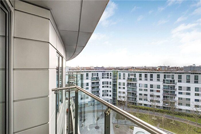 2 Bedroom Flat To Rent In Empire Square East, Empire Square, London, SE1