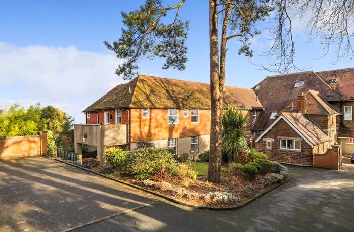 2 Bedroom Flat To Rent In Holcombe Down Road, Teignmouth, TQ14