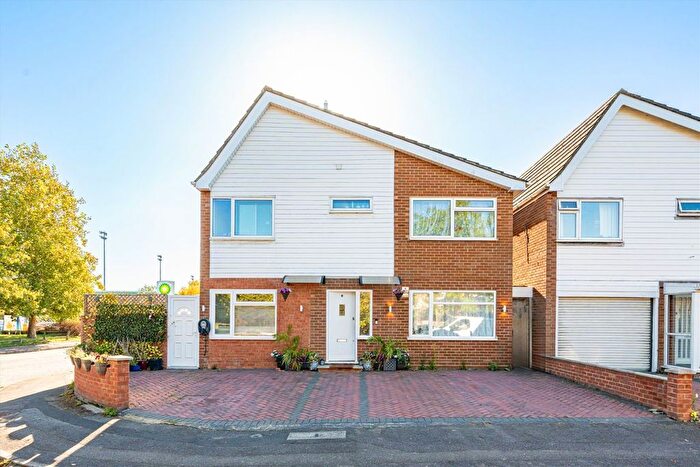 5 Bedroom Detached House For Sale In The Chase, Sunbury-On-Thames, TW16