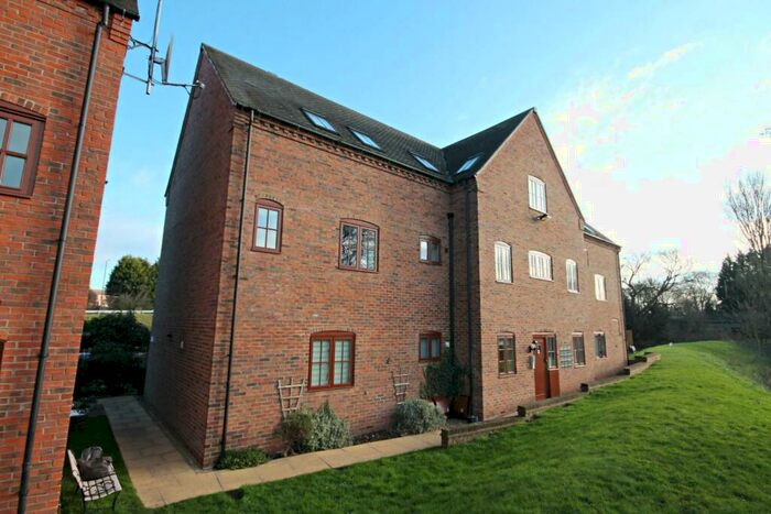 2 Bedroom Apartment For Sale In Arden Mews, Kingsbury, Tamworth, B78
