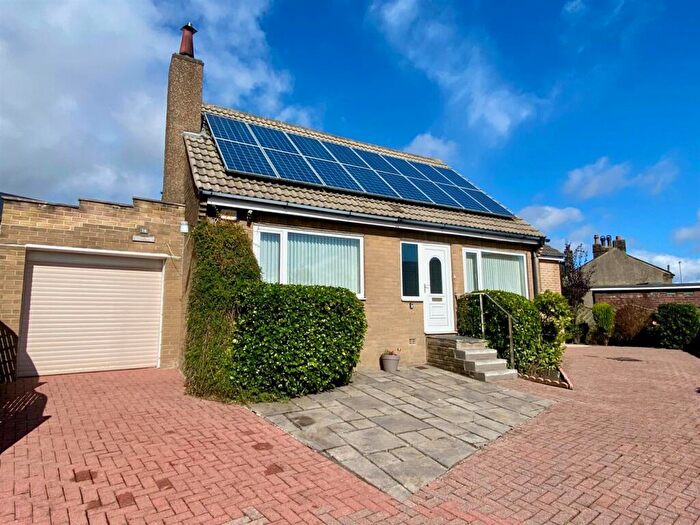 3 Bedroom Detached House For Sale In Sherwood Drive, Netherton, Huddersfield, HD4