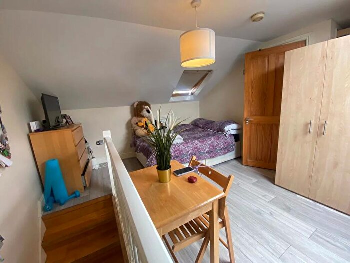 Flat To Rent In Willesden High Road, Willesden Green, NW10