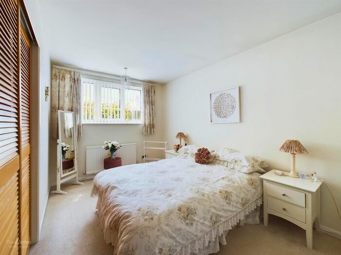 2 Bedroom Detached Bungalow For Sale In Stanmore Gardens, Arnold, Nottingham, NG5