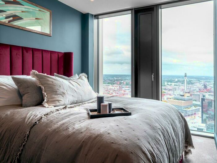 3 Bedroom Apartment To Rent In Broad Street, Birmingham, B15