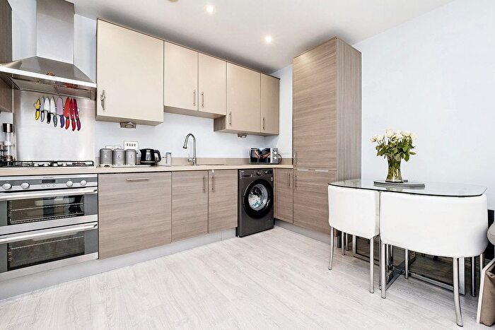 2 Bedroom Flat For Sale In Churchill Avenue, Basildon, SS14