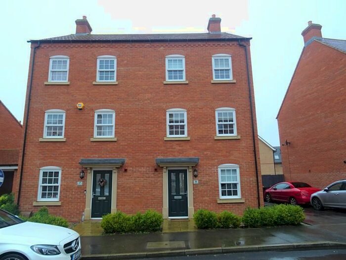 4 Bedroom Town House To Rent In Cantley Road, Great Denham, MK40