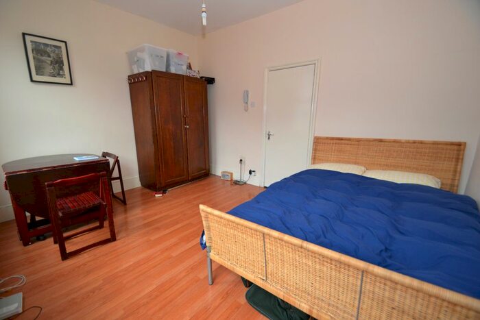 Studio To Rent In Roman Way, London, N7