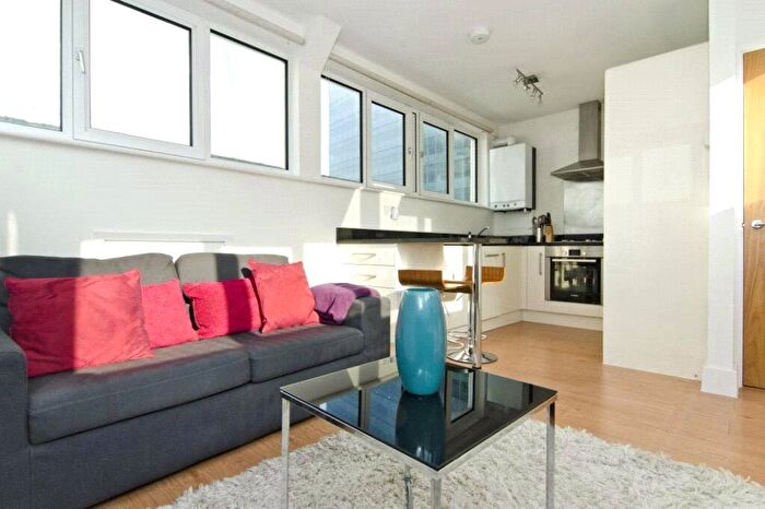 1 Bedroom Apartment To Rent In Whitechapel High Street, Aldgate East, London, E1