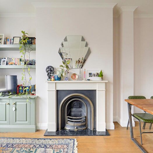 2 Bedroom Flat For Sale In Manor Park, Hither Green, London, SE13