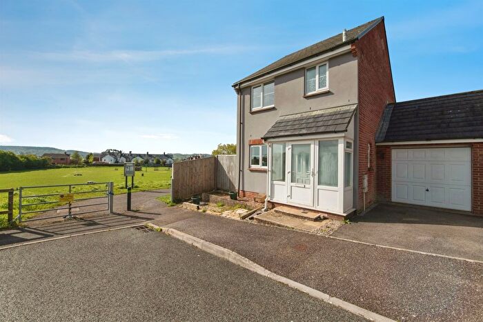3 Bedroom Link Detached House For Sale In Swain Close, Axminster, EX13