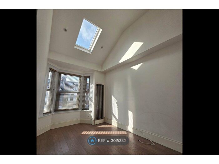 2 Bedroom Flat To Rent In Melford Road, London, E11