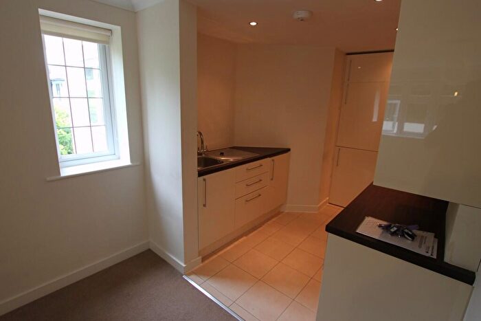 3 Bedroom Flat To Rent In Queens Park Avenue, BH8