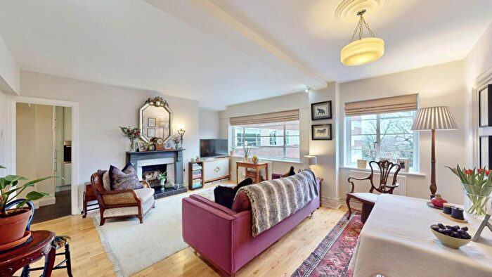 3 Bedroom Apartment For Sale In Northwood Hall, Highgate, N6