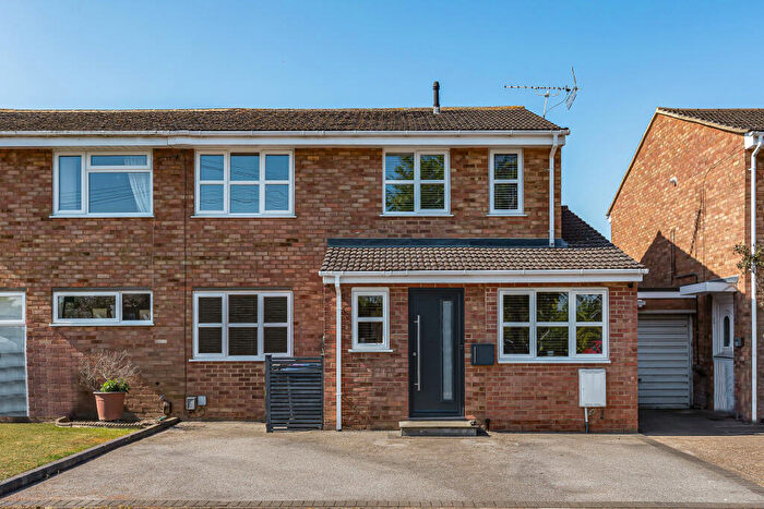 4 Bedroom Semi-Detached House For Sale In Halsey Drive, Hitchin, SG4