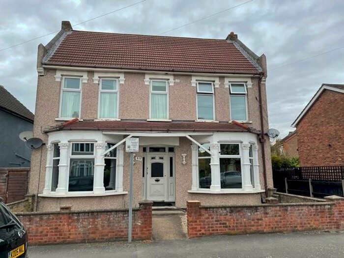 1 Bedroom Flat To Rent In Clydesdale Road, RM11