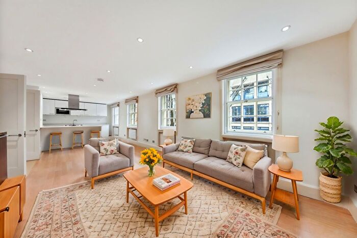 2 Bedroom Flat To Rent In Store Street, Bloomsbury, London, WC1E