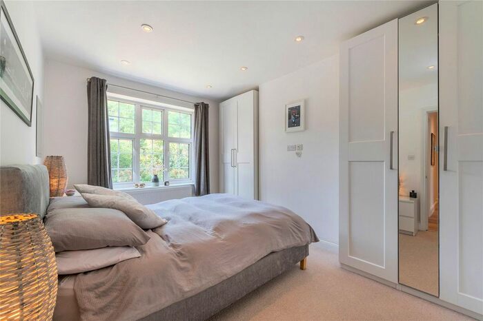 2 Bedroom Flat To Rent In Langham Court, Park Road, TW1