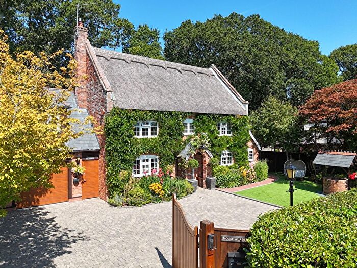 5 Bedroom Cottage For Sale In Woodside Lane, Ashley, New Milton, BH25