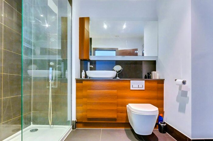 2 Bedroom Flat For Sale In The Causeway, Great Baddow, Chelmsford, CM2