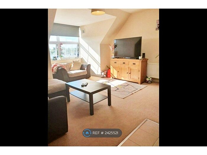 2 Bedroom Flat To Rent In Glenhurst Road, Brentford, TW8