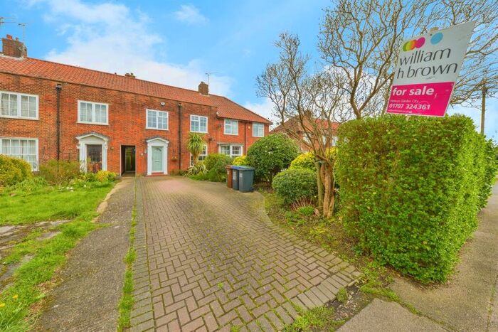 3 Bedroom Terraced House For Sale In Woodhall Lane, Welwyn Garden City, AL7