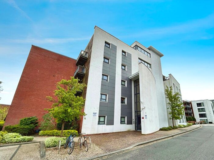 2 Bedroom Flat To Rent In Wilmslow Road, Manchester, M20