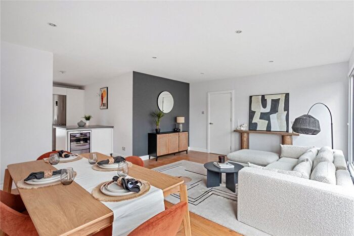 2 Bedroom Flat For Sale In Christina Street, London, EC2A