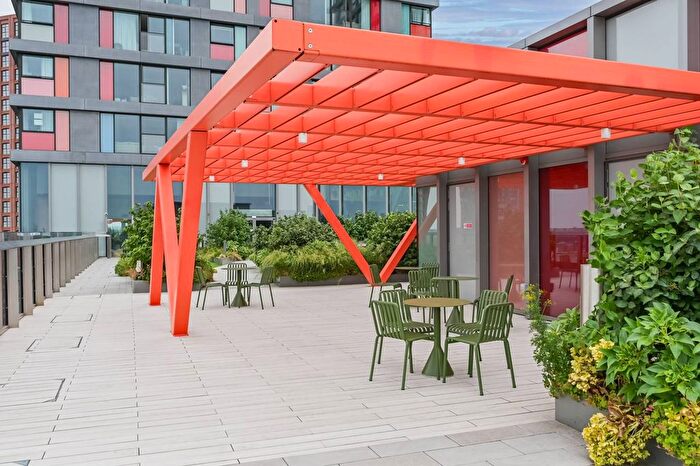 2 Bedroom Flat To Rent In Hightail Point, Stratford, London, E20