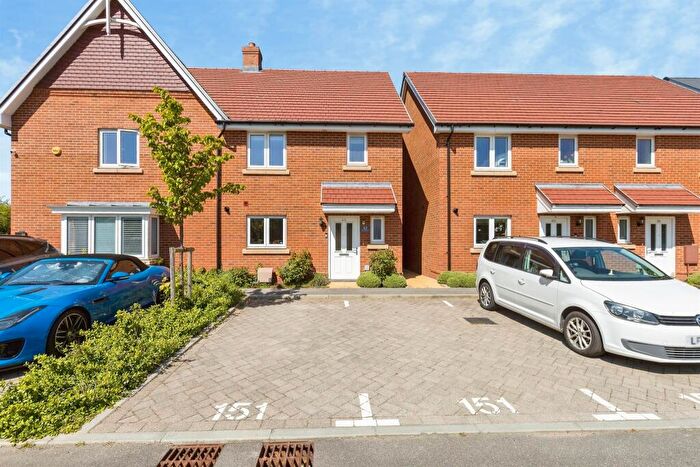 3 Bedroom Semi-Detached House For Sale In Pasteur Avenue, Faygate, Horsham, RH12