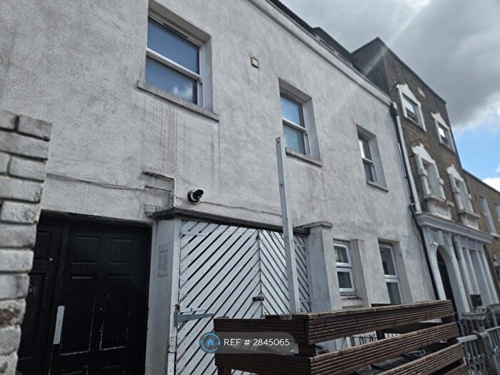 2 Bedroom Flat To Rent In Brooksby's Walk, London, E9