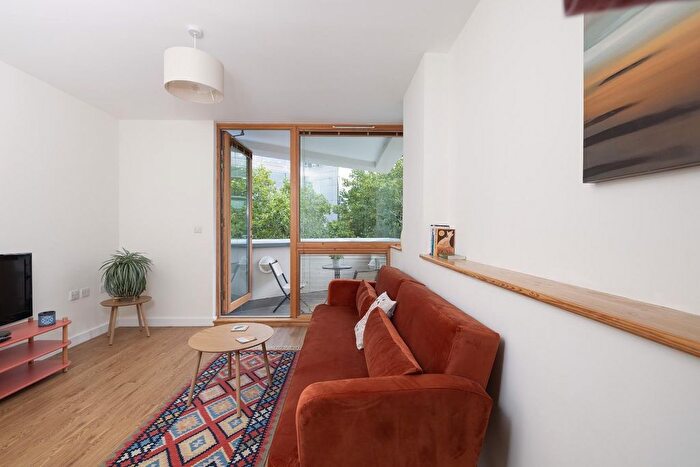 2 Bedroom Flat For Sale In Waverley House, Harbourside, BS1