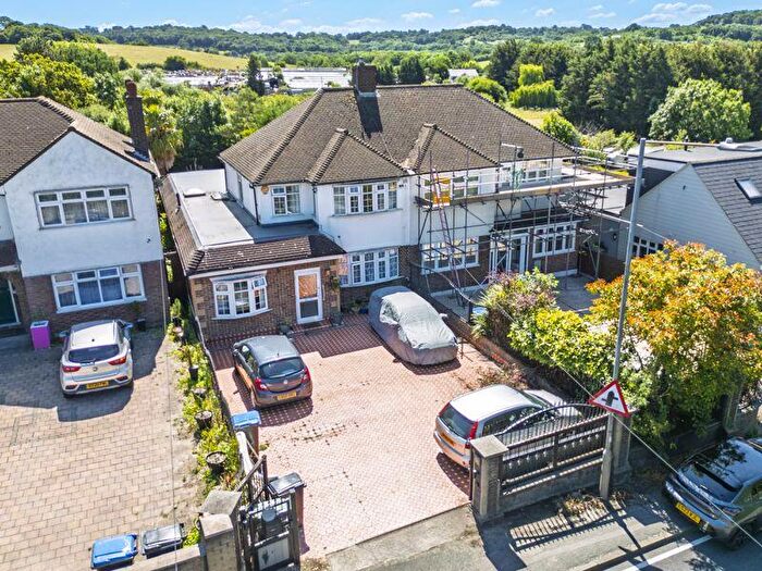 4 Bedroom Semi-Detached House For Sale In Sewardstone Road, Waltham Abbey, EN9